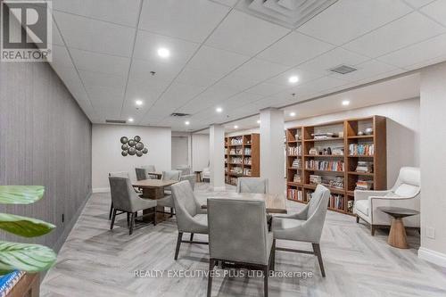 709 - 1 Leaside Park Drive, Toronto, ON - Indoor Photo Showing Dining Room