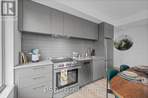 3609 - 101 Roehampton Avenue, Toronto, ON - Indoor Photo Showing Kitchen