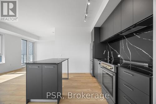 3708 - 101 Roehampton Avenue, Toronto, ON - Indoor Photo Showing Kitchen