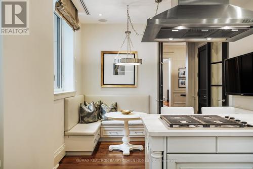 1A - 1 St Thomas Street, Toronto, ON - Indoor Photo Showing Kitchen