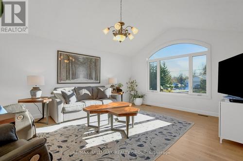 1227 Lafortune Drive, North Dundas, ON - Indoor Photo Showing Living Room