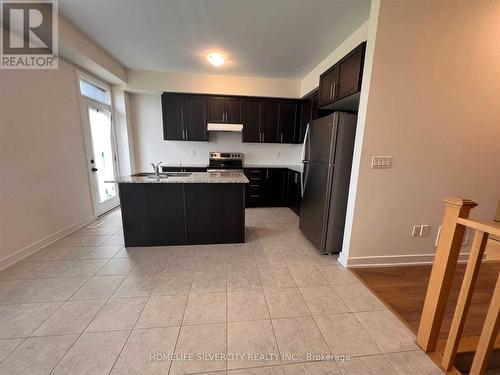 934 Kicking Horse Path, Oshawa, ON - Indoor Photo Showing Kitchen