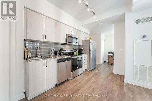 611 - 10 Meadowglen Place, Toronto, ON - Indoor Photo Showing Kitchen