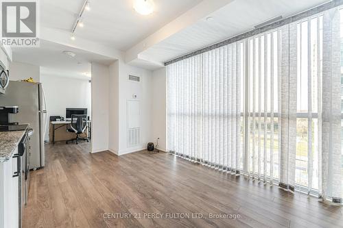 611 - 10 Meadowglen Place, Toronto, ON - Indoor Photo Showing Kitchen