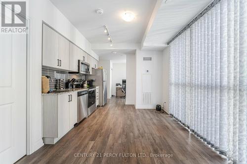 611 - 10 Meadowglen Place, Toronto, ON - Indoor Photo Showing Kitchen