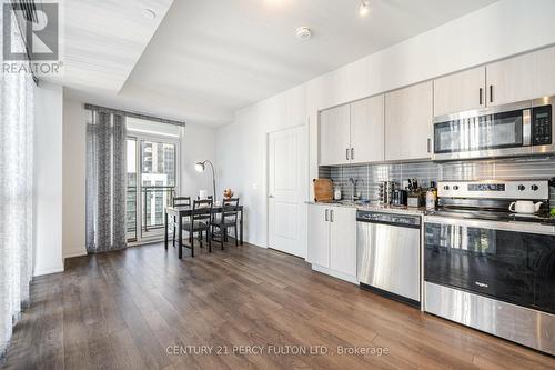 611 - 10 Meadowglen Place, Toronto, ON - Indoor Photo Showing Kitchen