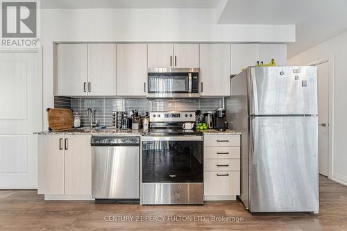 611 - 10 Meadowglen Place, Toronto, ON - Indoor Photo Showing Kitchen With Upgraded Kitchen