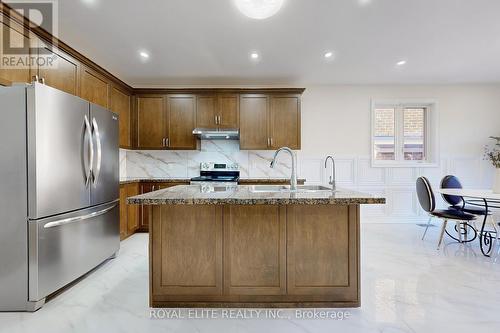 56 Mancini Crescent, Richmond Hill, ON - Indoor Photo Showing Kitchen