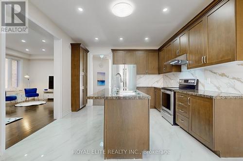 56 Mancini Crescent, Richmond Hill, ON - Indoor Photo Showing Kitchen