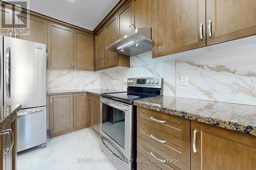 56 Mancini Crescent, Richmond Hill, ON - Indoor Photo Showing Kitchen