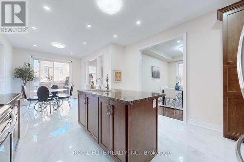 56 Mancini Crescent, Richmond Hill, ON - Indoor Photo Showing Kitchen