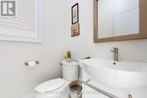 56 Mancini Crescent, Richmond Hill, ON - Indoor Photo Showing Bathroom