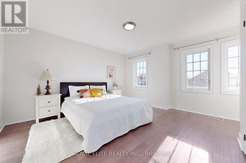 56 Mancini Crescent, Richmond Hill, ON - Indoor Photo Showing Bedroom