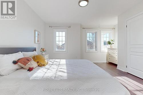 56 Mancini Crescent, Richmond Hill, ON - Indoor Photo Showing Bedroom