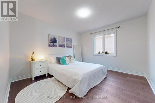 56 Mancini Crescent, Richmond Hill, ON - Indoor Photo Showing Bedroom