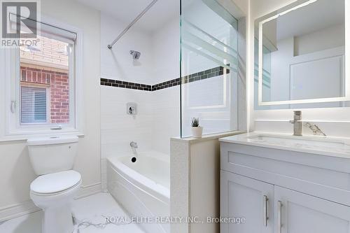 56 Mancini Crescent, Richmond Hill, ON - Indoor Photo Showing Bathroom