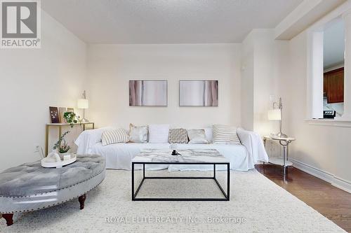 56 Mancini Crescent, Richmond Hill, ON - Indoor Photo Showing Living Room