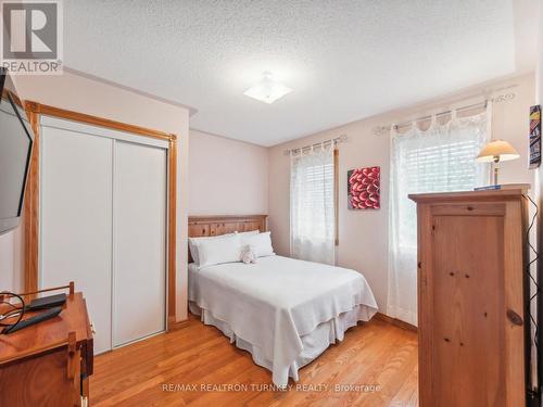 1190 Andrade Lane, Innisfil, ON - Indoor Photo Showing Bedroom