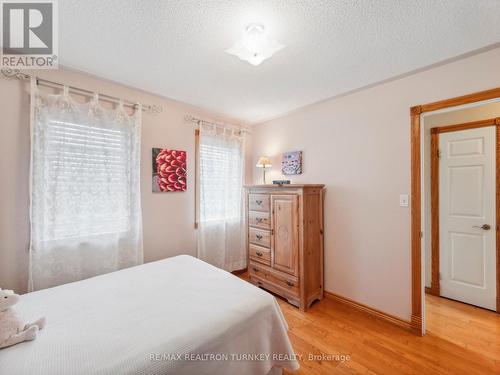 1190 Andrade Lane, Innisfil, ON - Indoor Photo Showing Bedroom