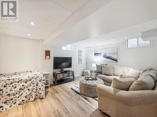 1190 Andrade Lane, Innisfil, ON - Indoor Photo Showing Living Room