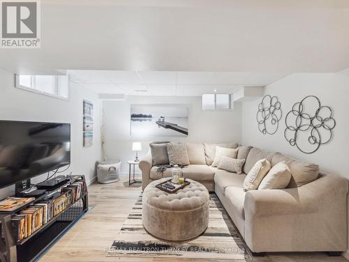 1190 Andrade Lane, Innisfil, ON - Indoor Photo Showing Living Room