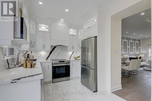 409 John Deisman Boulevard, Vaughan, ON - Indoor Photo Showing Kitchen