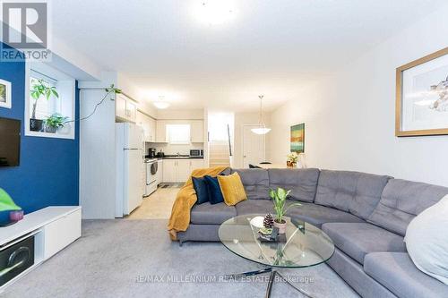 26 - 3200 Singleton Avenue, London, ON - Indoor Photo Showing Living Room