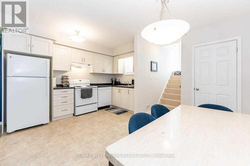 26 - 3200 Singleton Avenue, London, ON - Indoor Photo Showing Kitchen