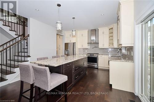 6254 Shapton Crescent, Niagara Falls, ON - Indoor Photo Showing Kitchen With Upgraded Kitchen