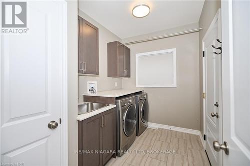 6254 Shapton Crescent, Niagara Falls, ON - Indoor Photo Showing Laundry Room