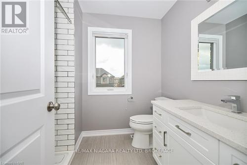 6254 Shapton Crescent, Niagara Falls, ON - Indoor Photo Showing Bathroom