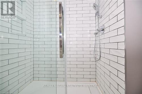 6254 Shapton Crescent, Niagara Falls, ON -  Photo Showing Bathroom