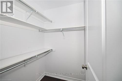 6254 Shapton Crescent, Niagara Falls, ON - Indoor With Storage