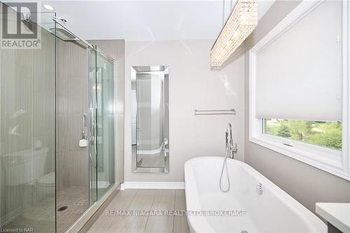 6254 Shapton Crescent, Niagara Falls, ON - Indoor Photo Showing Bathroom