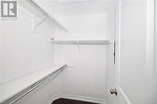 6254 Shapton Crescent, Niagara Falls, ON - Indoor With Storage