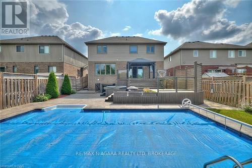 6254 Shapton Crescent, Niagara Falls, ON - Outdoor With In Ground Pool With Deck Patio Veranda With Backyard