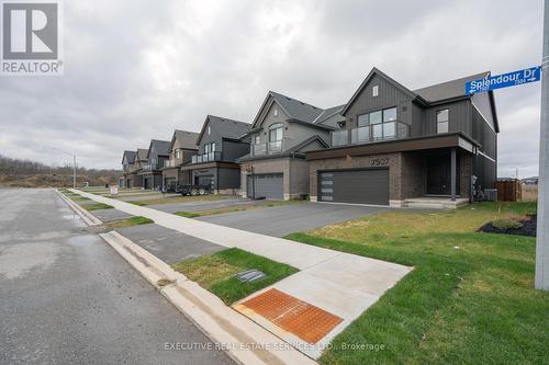 7507 Splendour Drive, Niagara Falls, ON - Outdoor With Facade