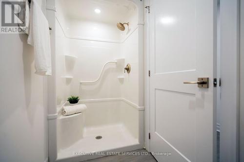 7507 Splendour Drive, Niagara Falls, ON - Indoor Photo Showing Bathroom