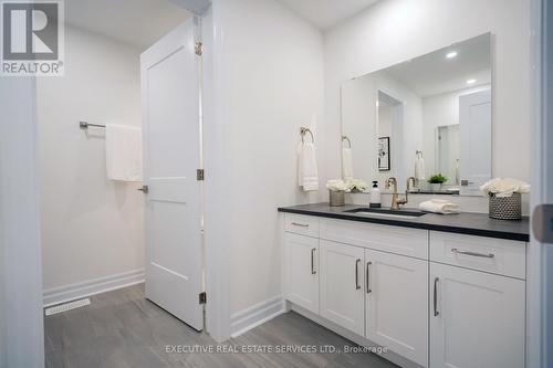 7507 Splendour Drive, Niagara Falls, ON - Indoor Photo Showing Bathroom