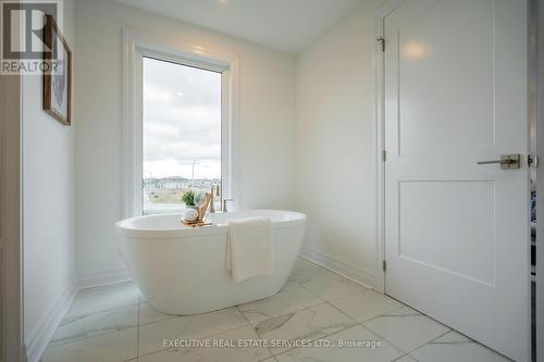 7507 Splendour Drive, Niagara Falls, ON - Indoor Photo Showing Bathroom