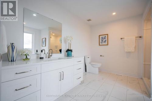 7507 Splendour Drive, Niagara Falls, ON - Indoor Photo Showing Bathroom