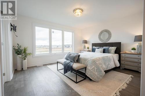 7507 Splendour Drive, Niagara Falls, ON - Indoor Photo Showing Bedroom