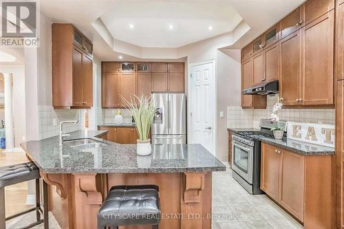 3274 Erin Centre Boulevard, Mississauga, ON - Indoor Photo Showing Kitchen With Upgraded Kitchen