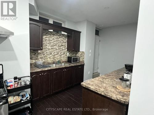 3274 Erin Centre Boulevard, Mississauga, ON - Indoor Photo Showing Kitchen With Double Sink