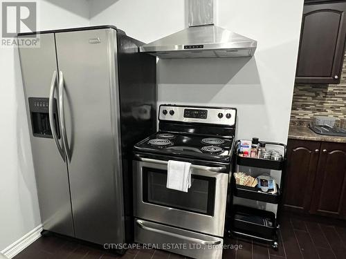 3274 Erin Centre Boulevard, Mississauga, ON - Indoor Photo Showing Kitchen