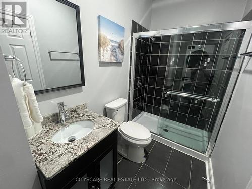 3274 Erin Centre Boulevard, Mississauga, ON - Indoor Photo Showing Bathroom