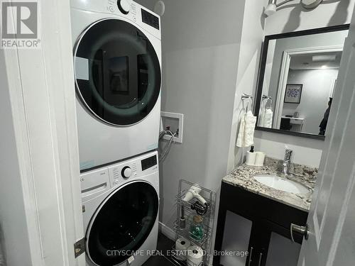 3274 Erin Centre Boulevard, Mississauga, ON - Indoor Photo Showing Laundry Room