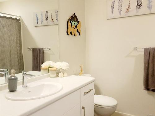 107-6544 Metral Dr, Nanaimo, BC - Indoor Photo Showing Bathroom