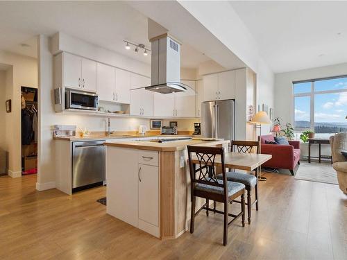 604-6609 Goodmere Rd, Sooke, BC - Indoor Photo Showing Kitchen