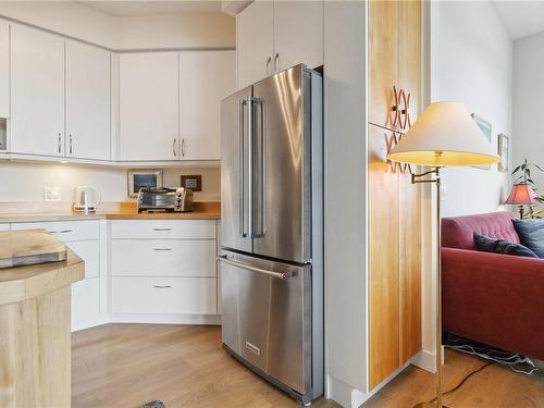 604-6609 Goodmere Rd, Sooke, BC - Indoor Photo Showing Kitchen